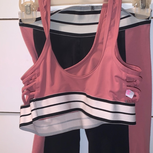 Victoria secret pink 2 Pc yoga/With cut outs at bottom/an both sides at top/Sm - Picture 5 of 10